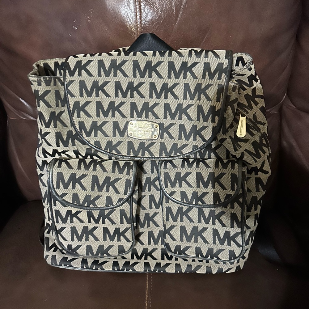 Backpack - Picture 2 of 4